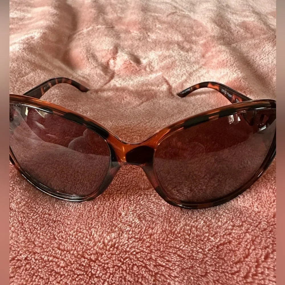 Foster Grant Women's Poppet Polarized Rectangular Sunglasses, Tortoise/Brown